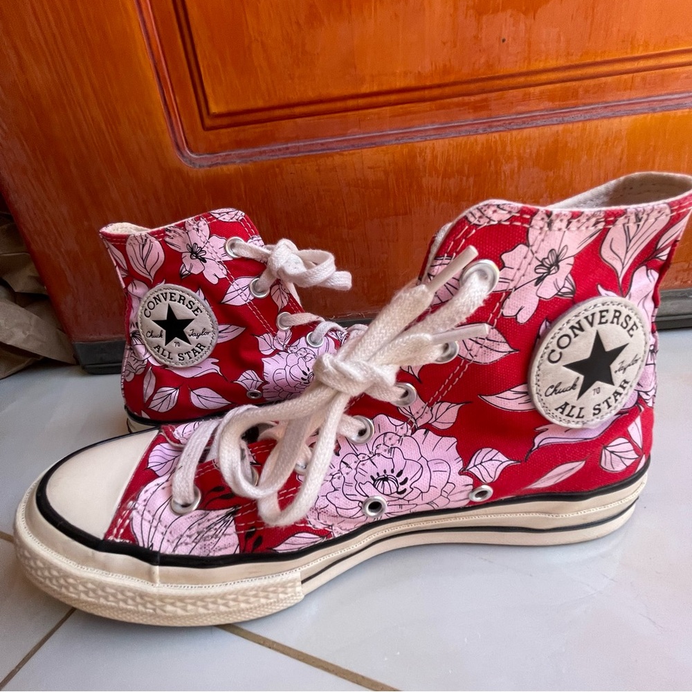 Converse Floral Red High-Top Sneakers vintage chuck